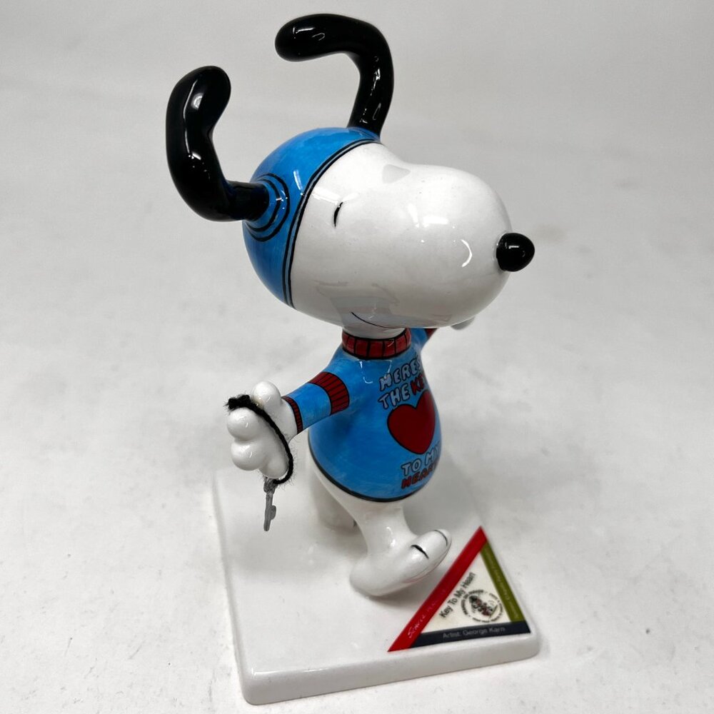 Westland Gifts SNOOPY Porcelain Figurine Peanuts on Parade #8388 Key to my Heart